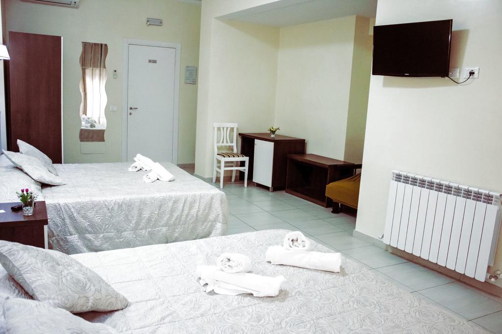 Tiburtina Hotel Holiday Рим Екстер'єр фото
