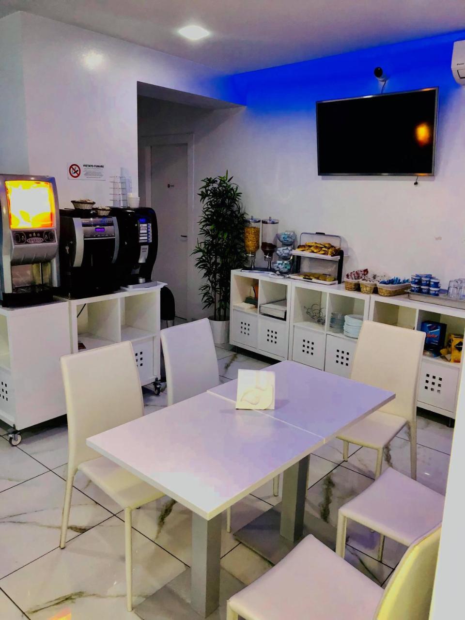 Tiburtina Hotel Holiday Рим Екстер'єр фото