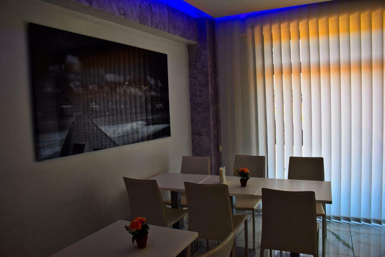 Tiburtina Hotel Holiday Рим Екстер'єр фото