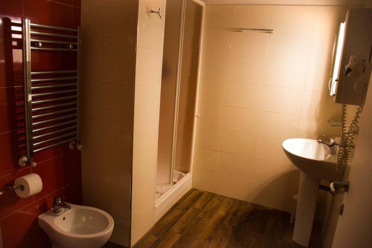 Tiburtina Hotel Holiday Рим Екстер'єр фото