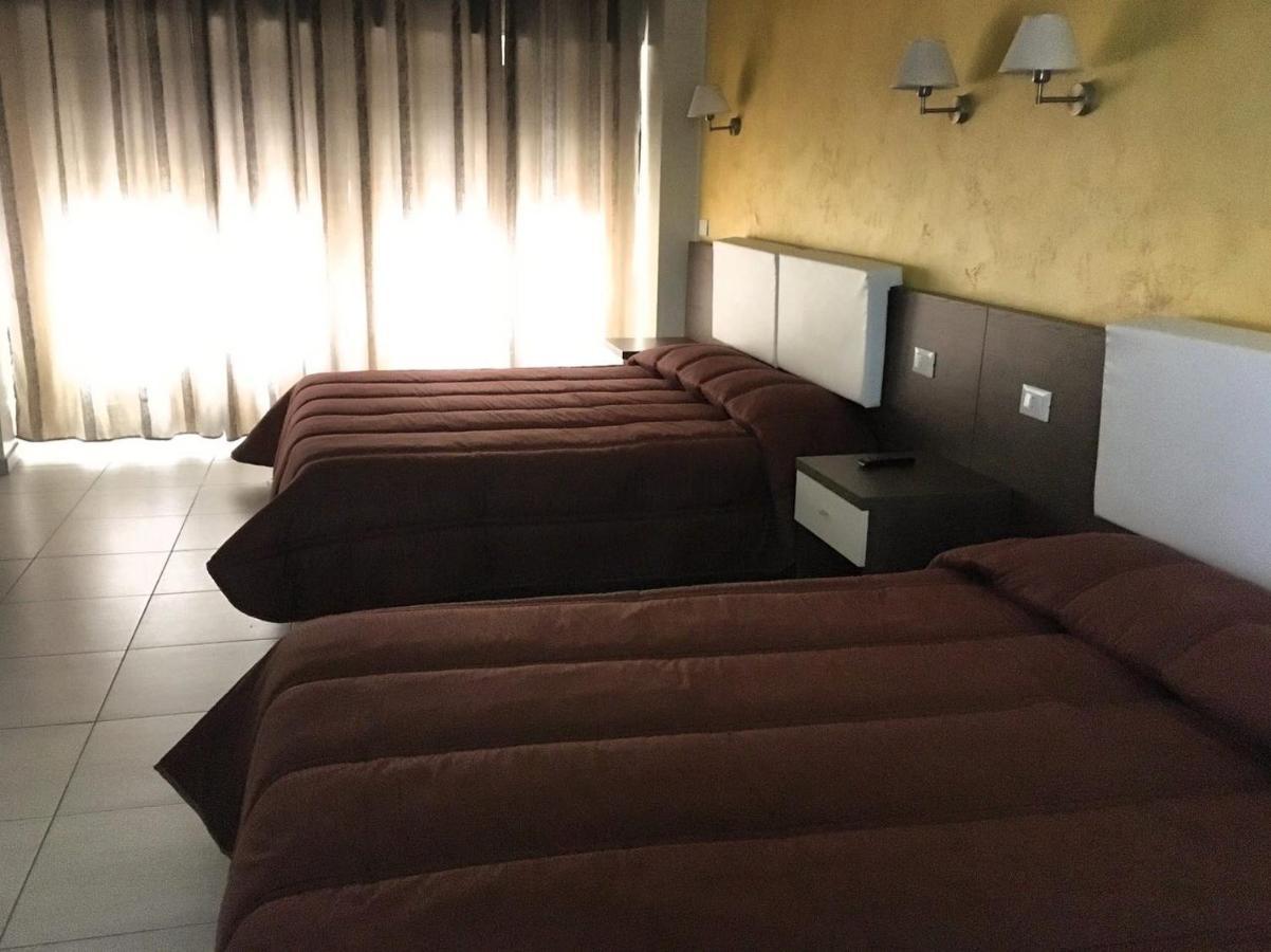 Tiburtina Hotel Holiday Рим Екстер'єр фото